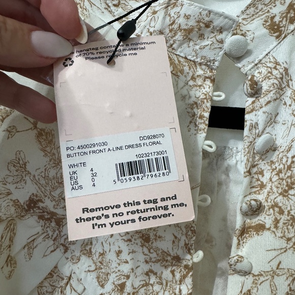 Missguided Button Front A-Line Dress Floral White and Cream NWT Size 0 Small - Picture 4 of 6